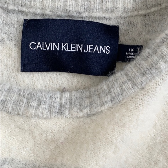 Brand new Calvin Klein sweater - Picture 3 of 5
